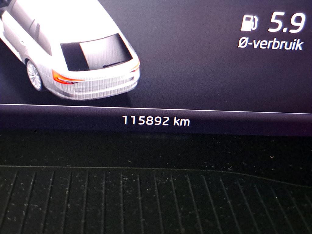 SKODA SUPERB 04/2021