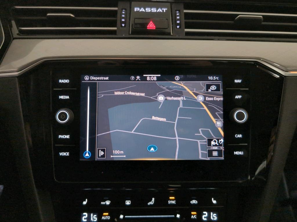 VOLKSWAGEN PASSAT 10/2021